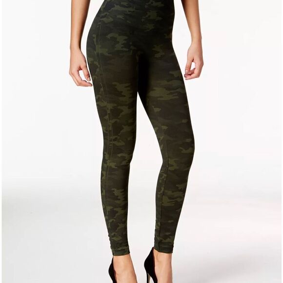 NWT Spanx Look At Me Now Green Camo Seamless Leggings - Picture 1 of 3